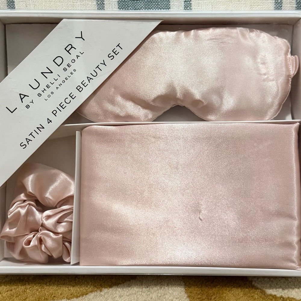 Laundry by Shelli Segal Satin 4 Piece Beauty Set